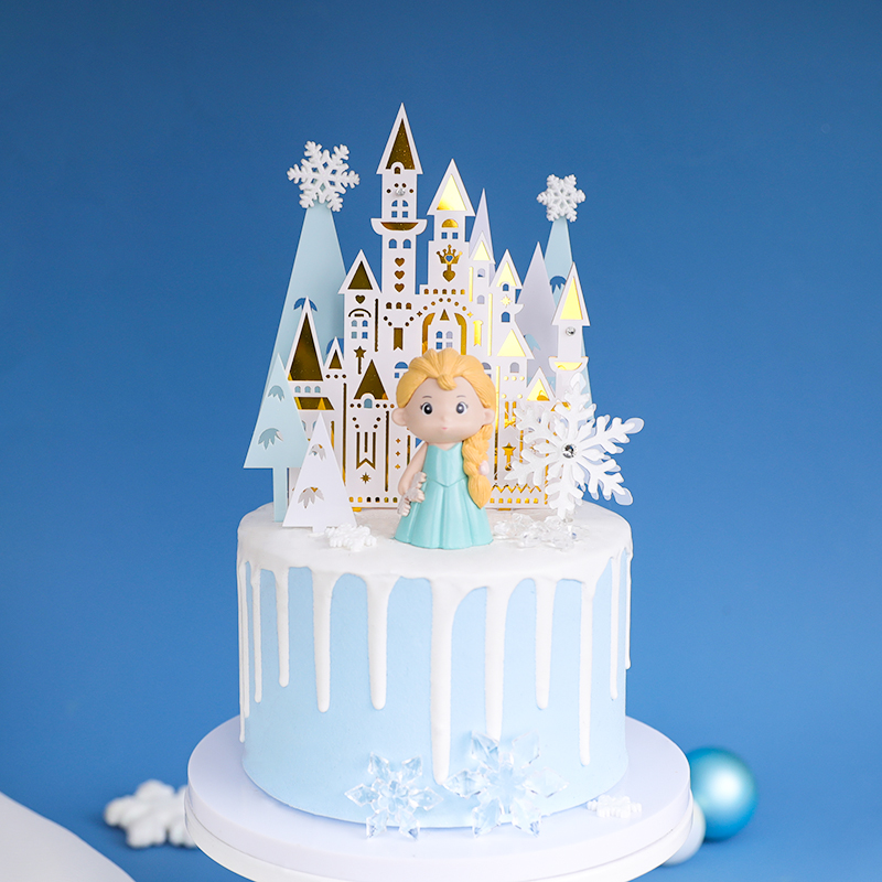 烘焙蛋糕装饰拿雪花小公主玩偶摆件大号镶钻城堡亚克力松树插牌