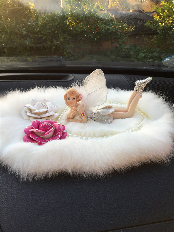汽车内装饰用品摆件可爱公主女士生挂件香水防滑垫芭比娃娃车公仔