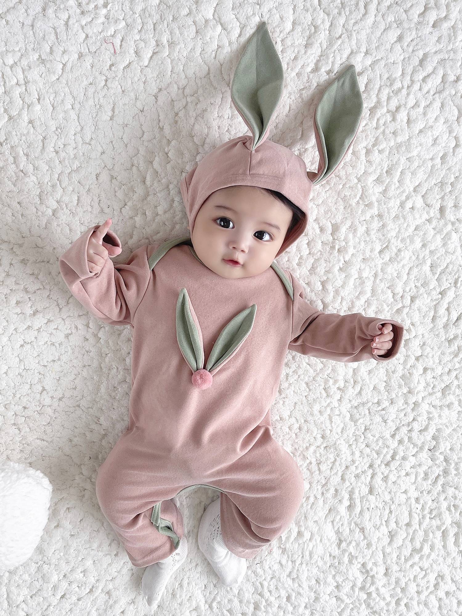 定制婴儿套装秋冬款女宝宝三个月宝宝兔耳朵冬装连体衣’；；；；