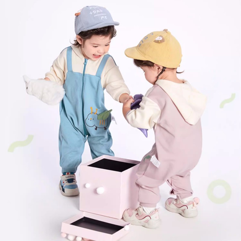 小蜜蜂2023新款秋季婴童爬服外出连体衣连帽立体装饰女婴儿爬服
