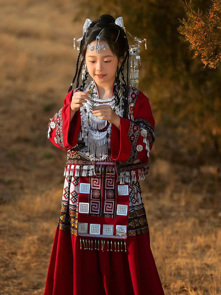 女童阿卯苗族服装高端定制土家族彝族舞台走秀演出民族风儿童摄影