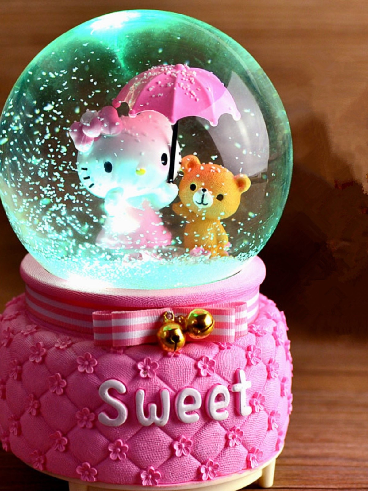 适用新款粉红猫水晶球旋转飘雪花KK猫木马音乐盒摆件圣诞节生日礼