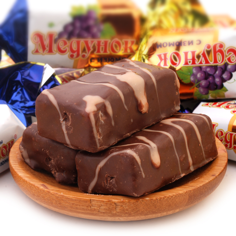 俄罗斯进口斯拉夫葡萄干夹心巧克力糖果新年货喜糖零食500/袋