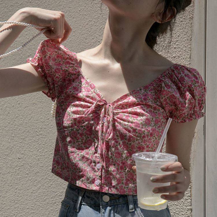 2020夏新款韩版V领泡泡袖法式短袖女设计感碎花修身短款上衣t恤女