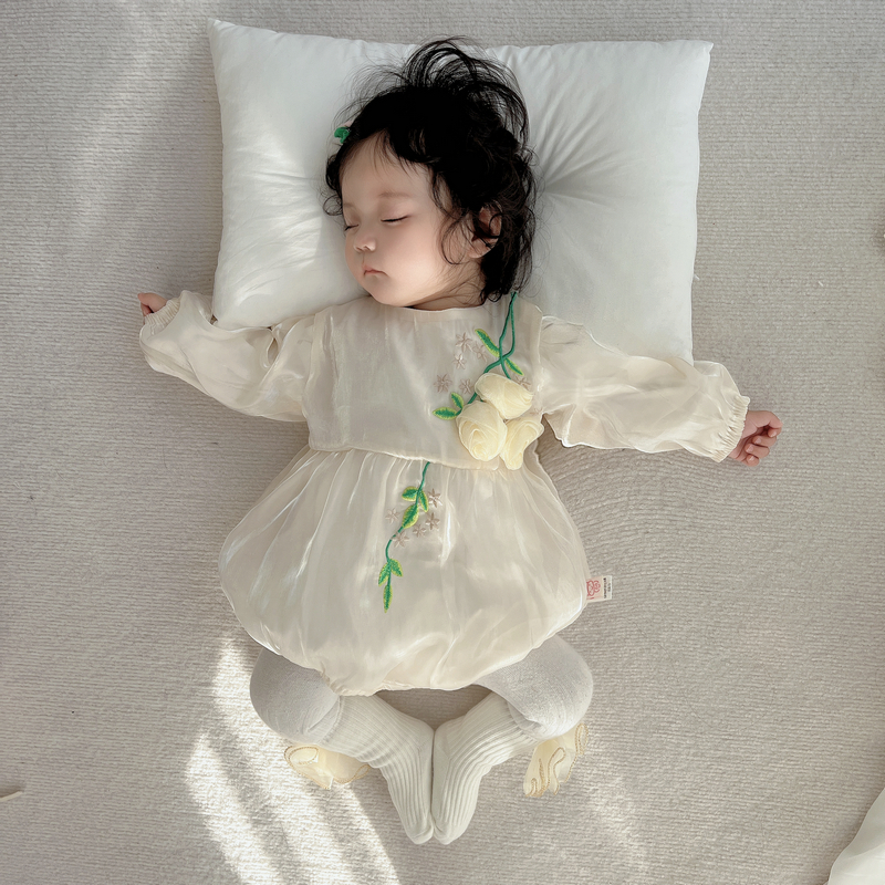春秋季新款韩版婴儿月季花朵公主风长袖连体衣女宝宝百天满月服