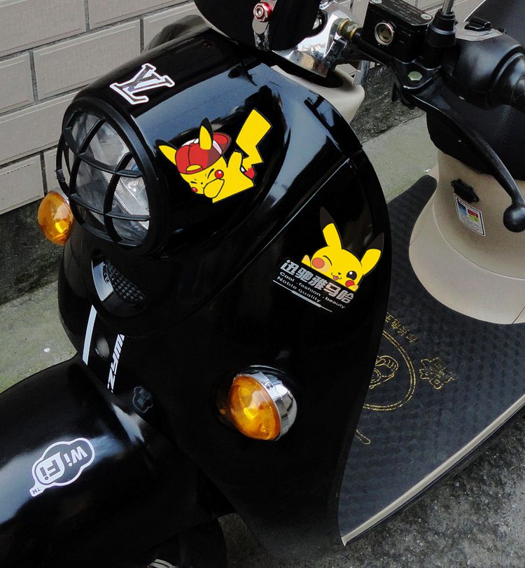 皮卡丘电动电瓶摩托车贴纸反光防水防晒个性可爱改装饰头盔贴花画