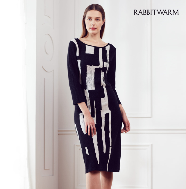RABBITWARM 黑白不规则时尚图案兔绒毛衣连衣裙 蕾沃尔新款女装