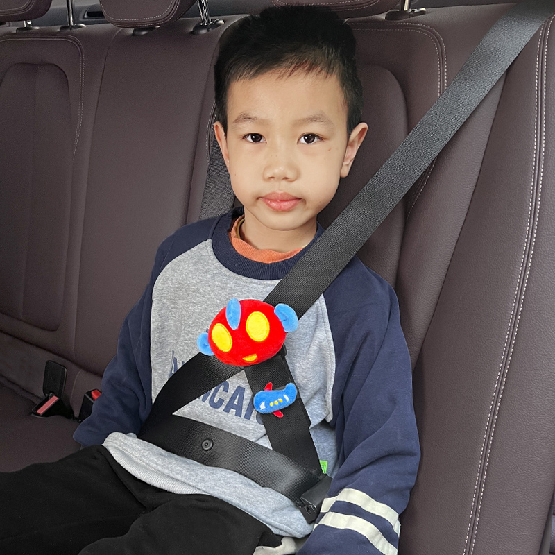 汽车儿童安全带固定器防勒脖限位器卡通小熊宝宝座椅保险带护肩套