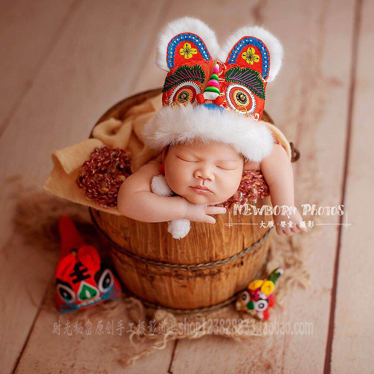 新生儿婴儿中国风春节传统摄影唐装虎头帽子布老虎玩偶组合道具