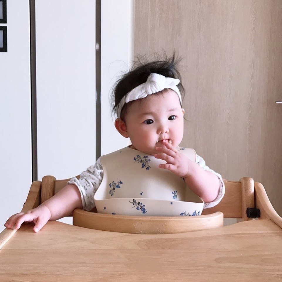 日本进口婴幼儿硅胶围嘴高颜值北欧丹麦硅胶宝宝饭兜辅食围兜
