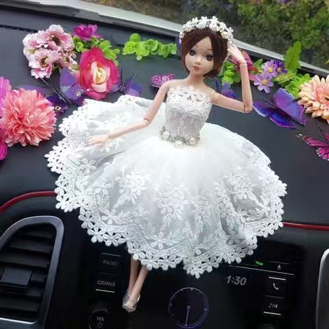 汽车内装饰用品摆件可爱公主女士生挂件香水防滑垫芭比娃娃车公仔