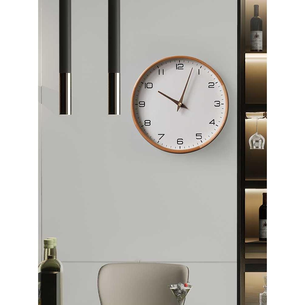 北欧实木简约挂钟客厅家用时尚静音钟表挂墙日式现代轻奢原木时钟