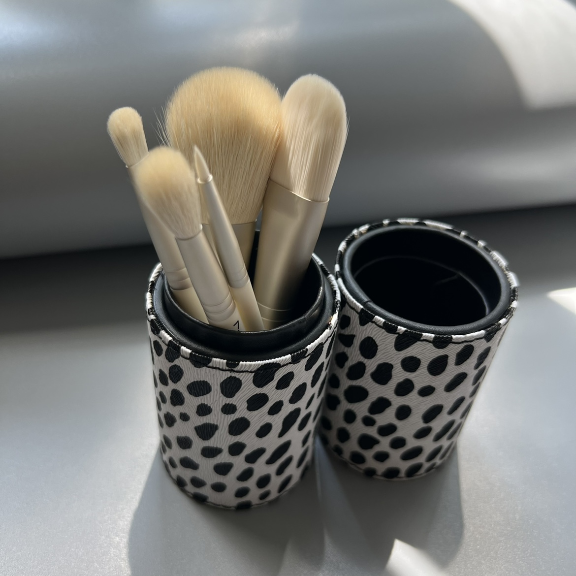 小号化妆刷收纳桶可以做笔筒质感非常好方便便携美妆工具收纳包