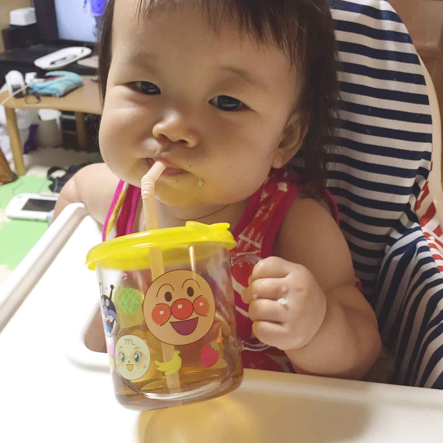 日本进口日式餐具面包超人儿童宝宝单柄带盖可插吸管杯250ml水杯