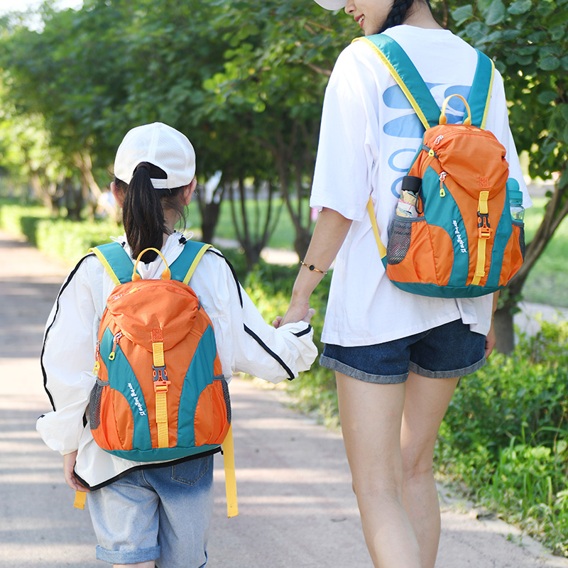 2023新款户外运动双肩包儿童骑行轻便携小背包学生书包轻便登山女