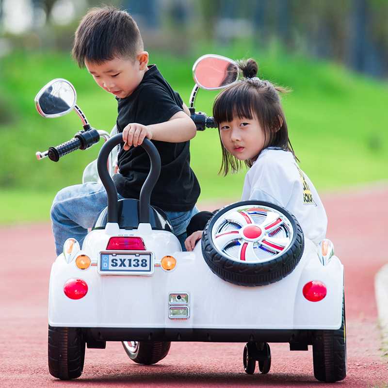 高档儿童电动摩托车三轮车小孩宝宝玩具充电童车超大号可坐双人带