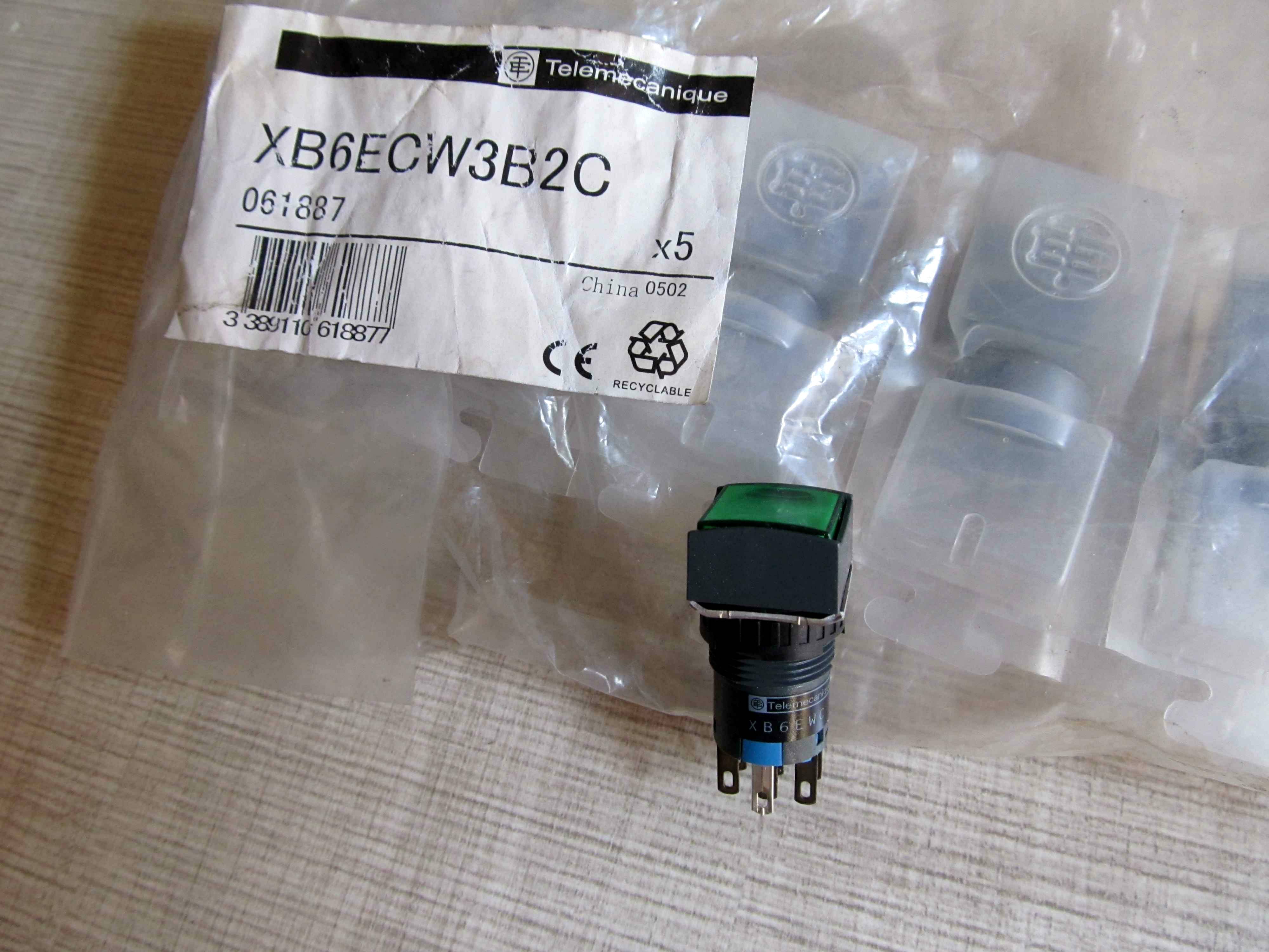 XB6ECW3B2C 正品施耐德 正方形绿色瞬动复位 带灯按钮 XB6EWC