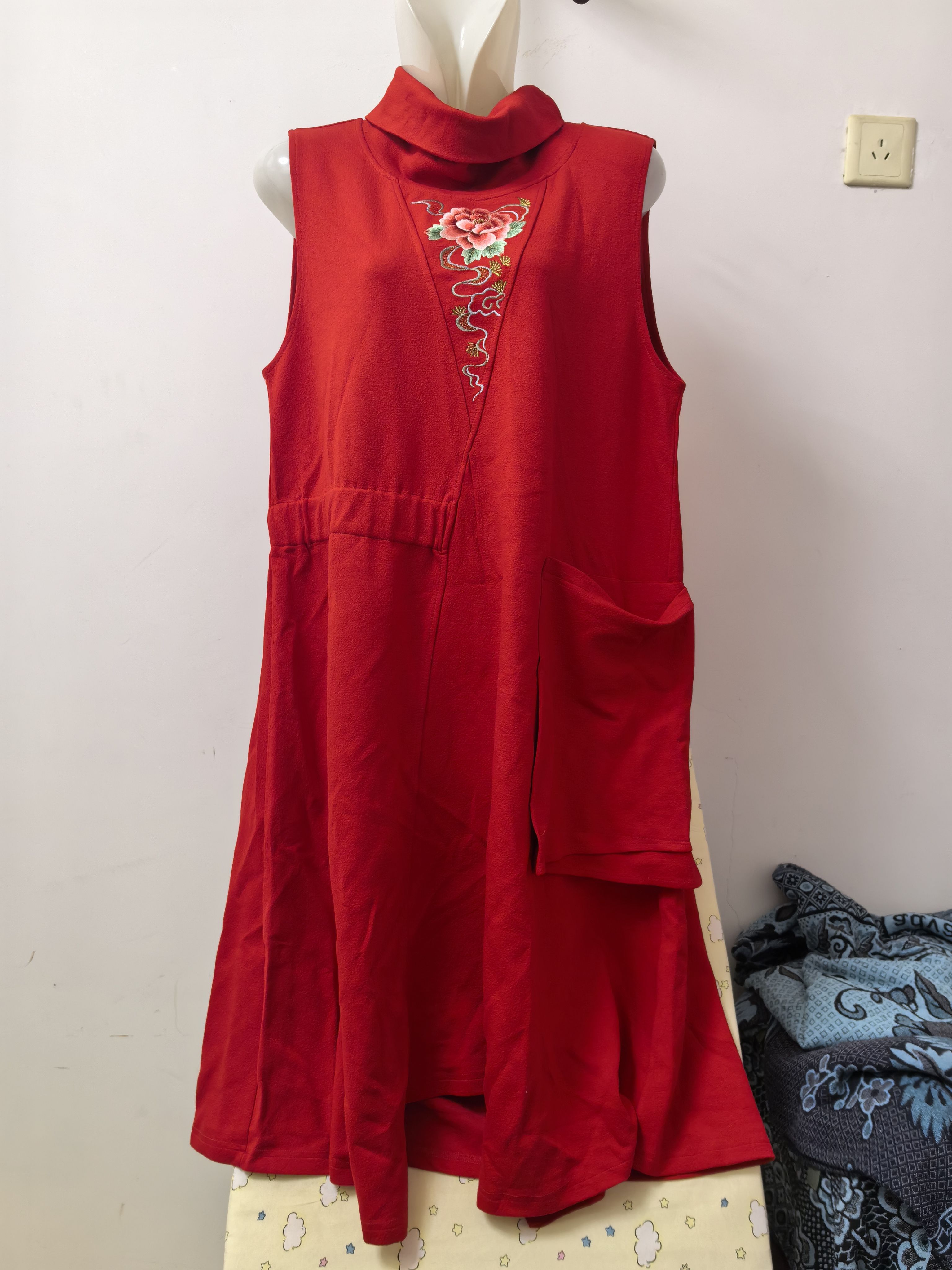 大红色正红牡丹花图案刺绣女士大码高领马甲裙长裙连衣裙打底裙