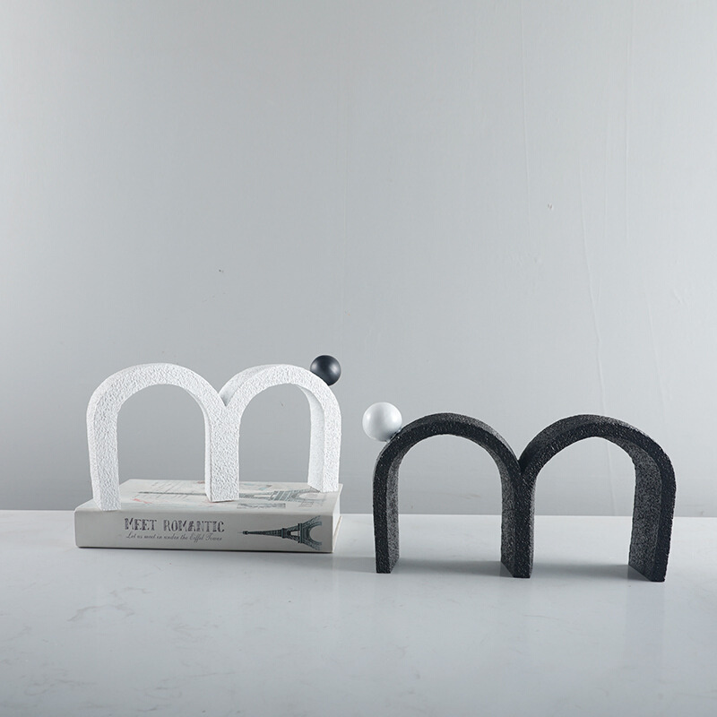 现代简约白色黑色几何字母M带球型装饰摆件极简家居客厅软装饰品