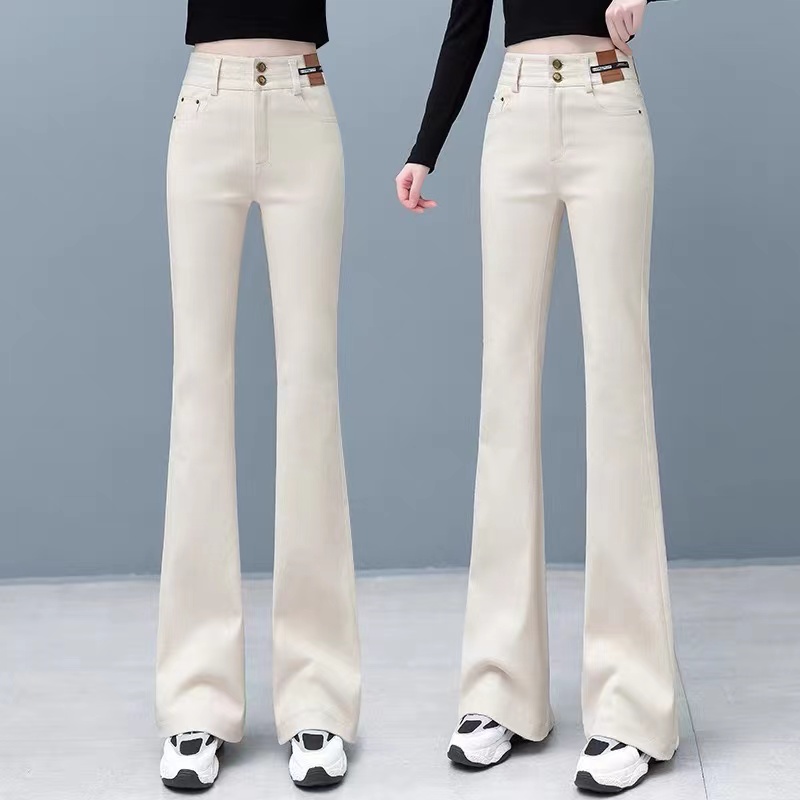 2024年超火春夏新款米白色设计感显瘦喇叭裤女休闲马蹄双扣牛仔裤