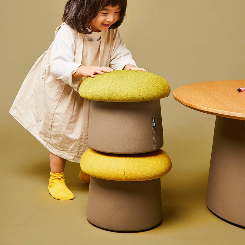 新品幼儿园可爱蘑菇凳布艺墩售楼处儿童活动区桌椅组合定型棉创意