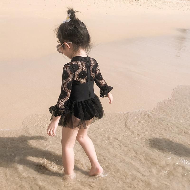 泳衣女孩儿童连体2024夏季新款宝宝黑色蕾丝裙式泳装游泳衣长袖