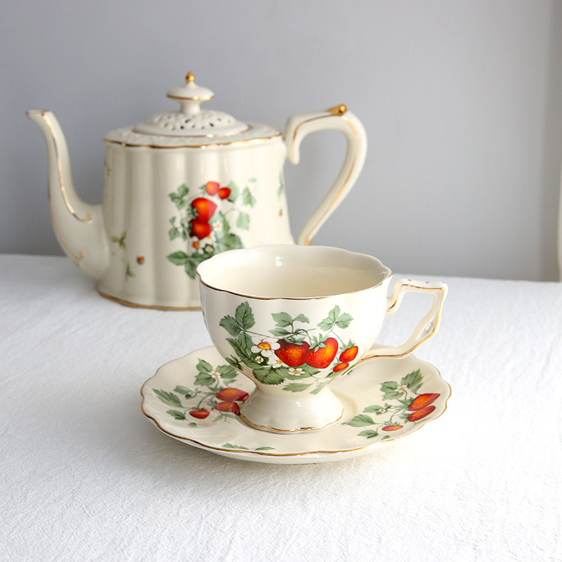 法式复古奶油色野草莓陶瓷描金欧式宫廷咖啡杯碟英式下午茶红茶杯