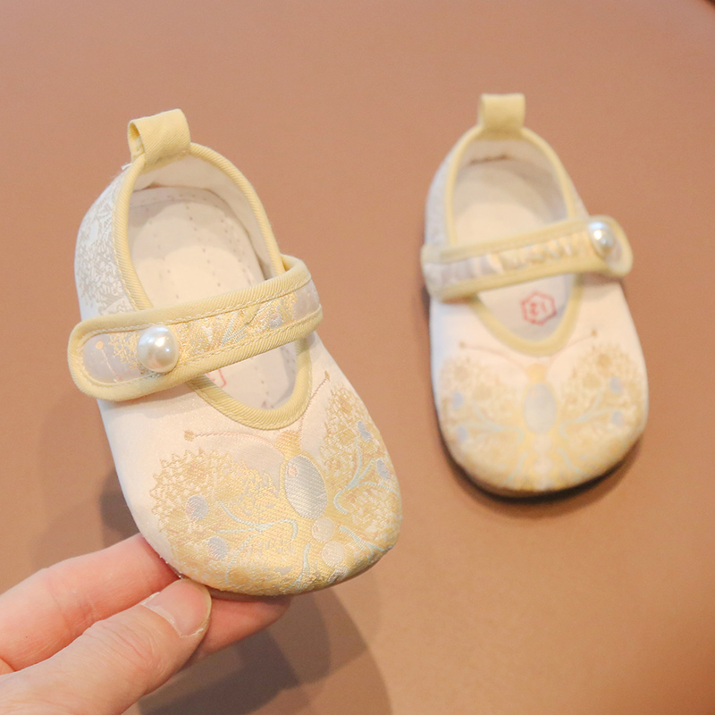 2024春季1岁女宝鞋子公主鞋国风新年婴儿鞋6到12个月软底布鞋春秋