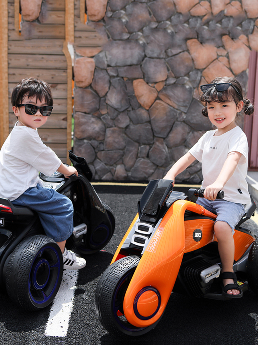 漫谱儿童电动摩托车小孩电瓶三轮车宝宝玩具童车双驱大号可坐两人