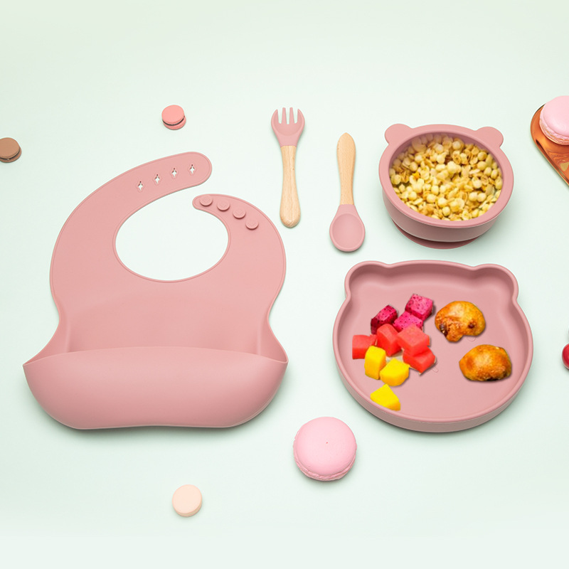 儿童硅胶餐具一体式吸盘辅食碗可爱小熊餐盘宝宝硅胶围兜勺子