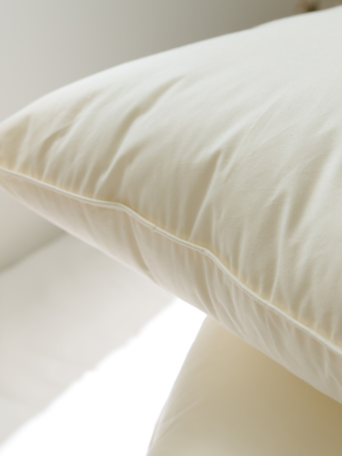 品质无荧光全棉羽丝绒枕头 简约中高低枕 单人学生枕芯护颈枕柔软