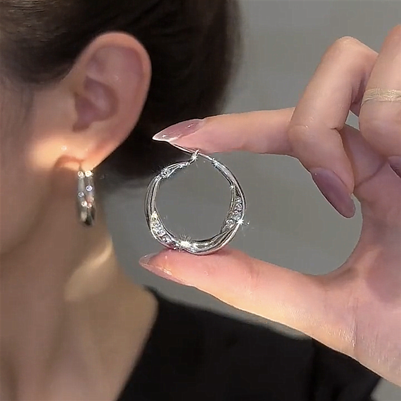 2023新款高级感耳饰镶钻金属圈圈银针耳环简约时髦百搭设计耳圈女
