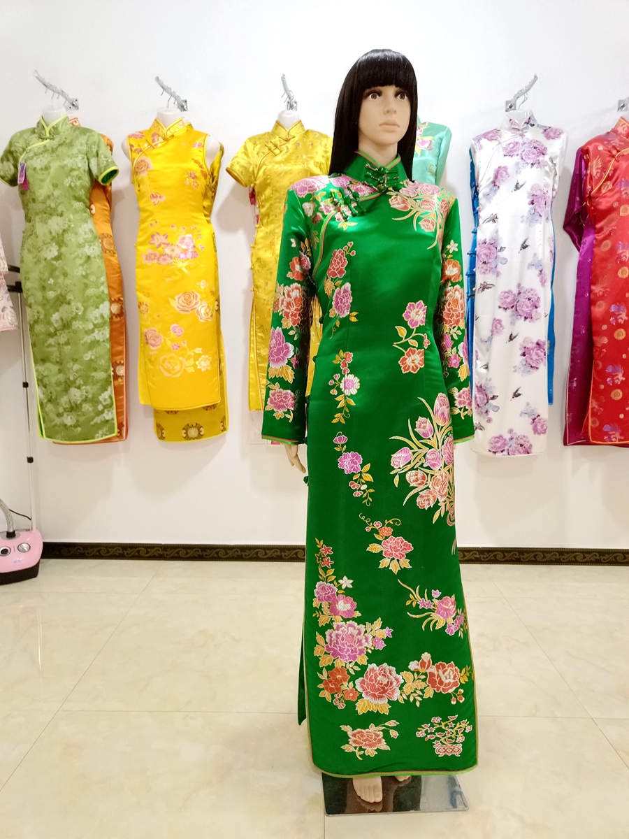 果绿定位花色织锦软缎长袖传统无拉链优雅日常高开叉旗袍定做