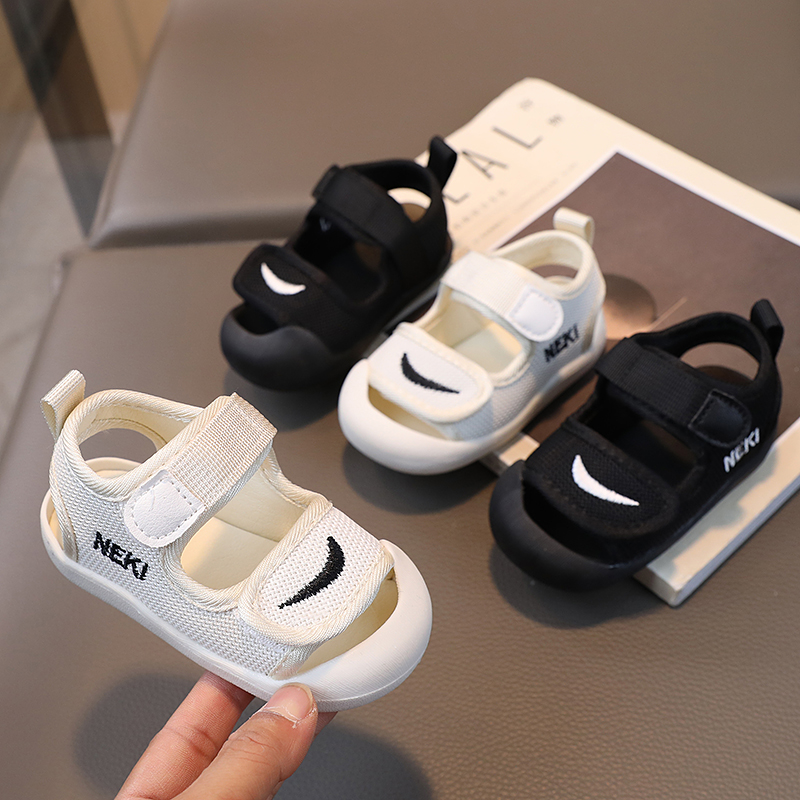韩版软底夏季2023包头男童方口鞋0-2岁婴幼儿女宝宝防滑学步凉鞋1