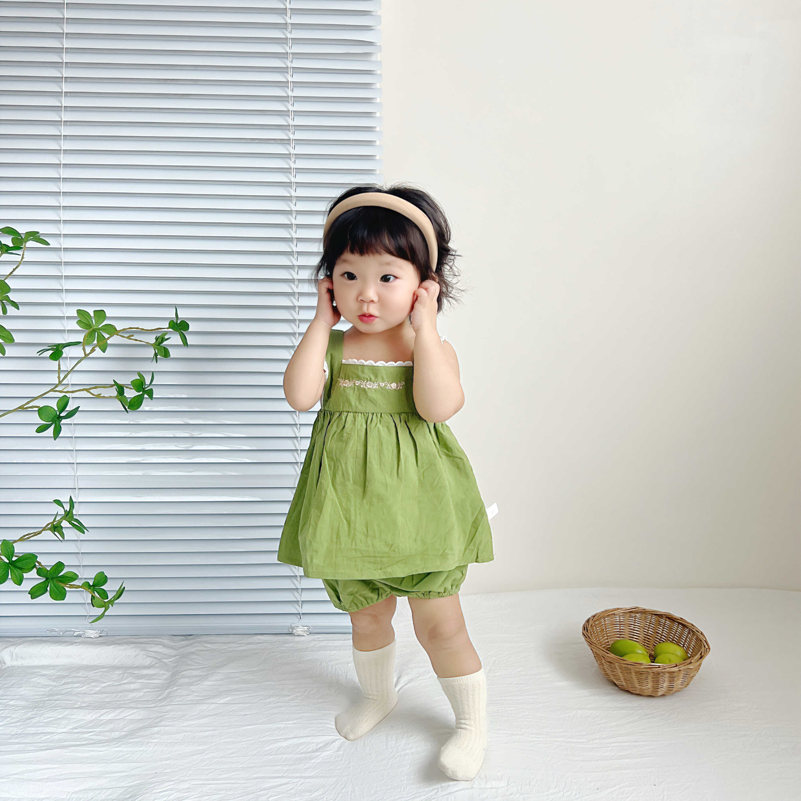 夏季婴儿衣服吊带背心裙套装韩版女宝宝绣花上衣短裤洋气百天两件