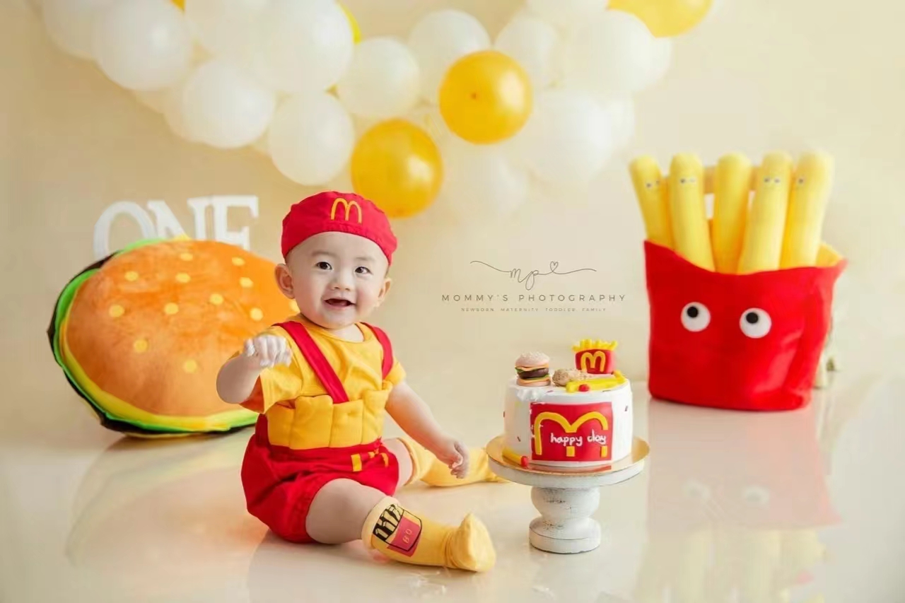 出售宝宝百天拍照创意服装婴儿麦当劳薯条衣服儿童周岁背带裤子