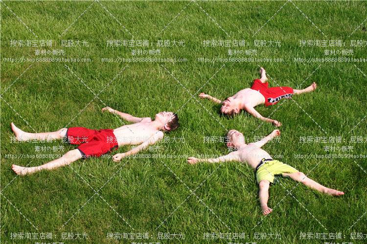 超大超高清图片在户外草地奔跑玩耍的儿童田野花海中的小孩子素材