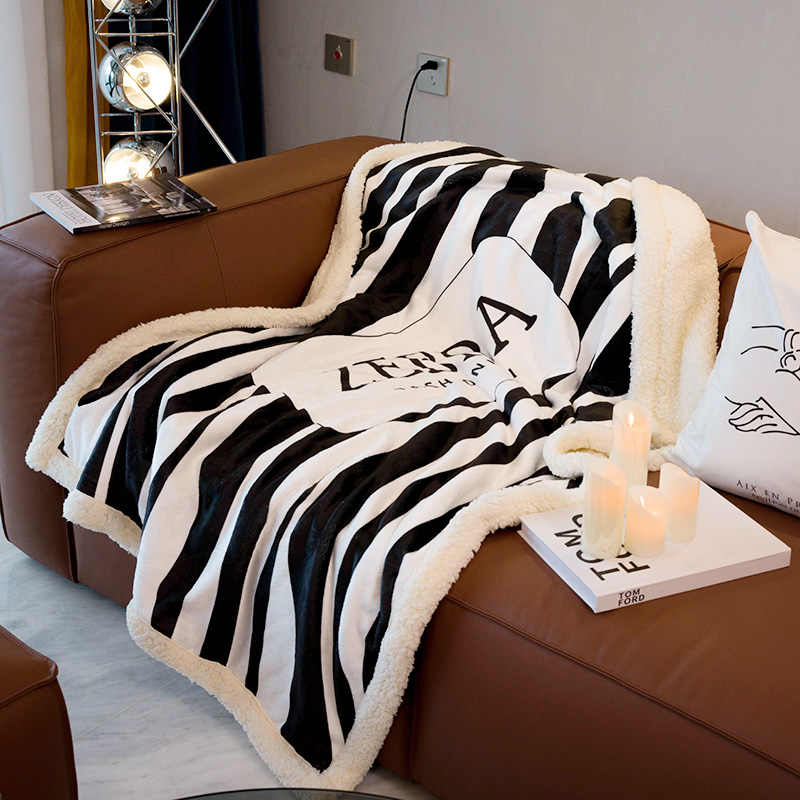 北欧现代时尚条纹设计沙发毯斑马纹图案冬季休闲毯两用双面小毛毯