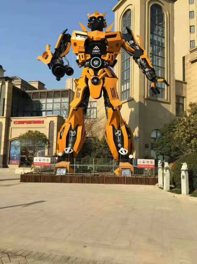 大型变形金刚模型厂家定制铁艺机器人大黄蜂汽车人户外广场电影版