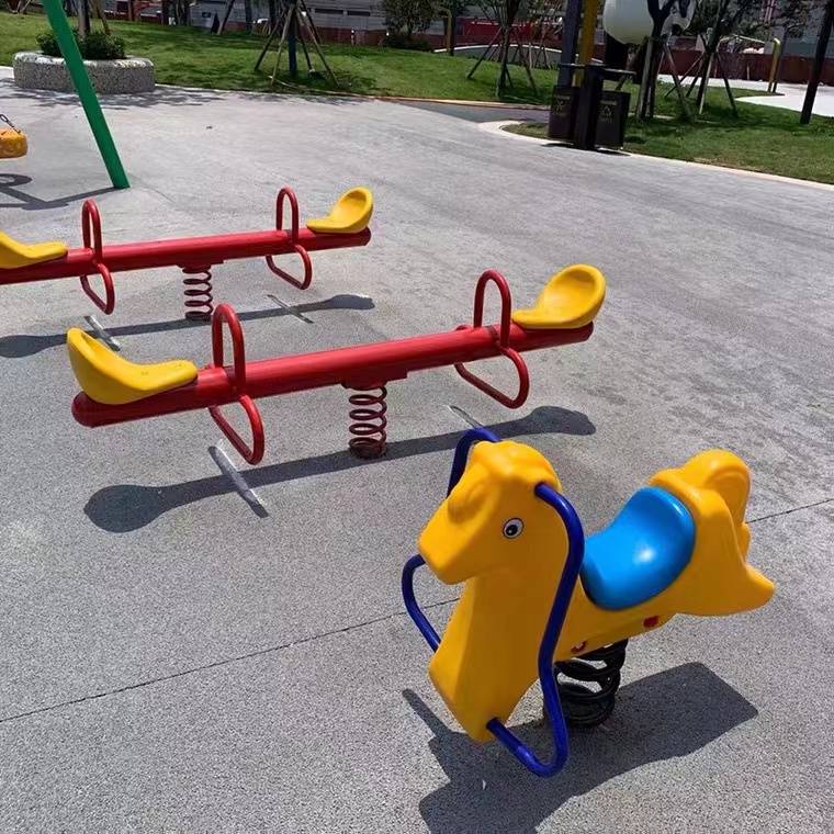 幼儿园小区民宿公园儿童户外跷跷板室外游乐设施PE板定制款跷跷板