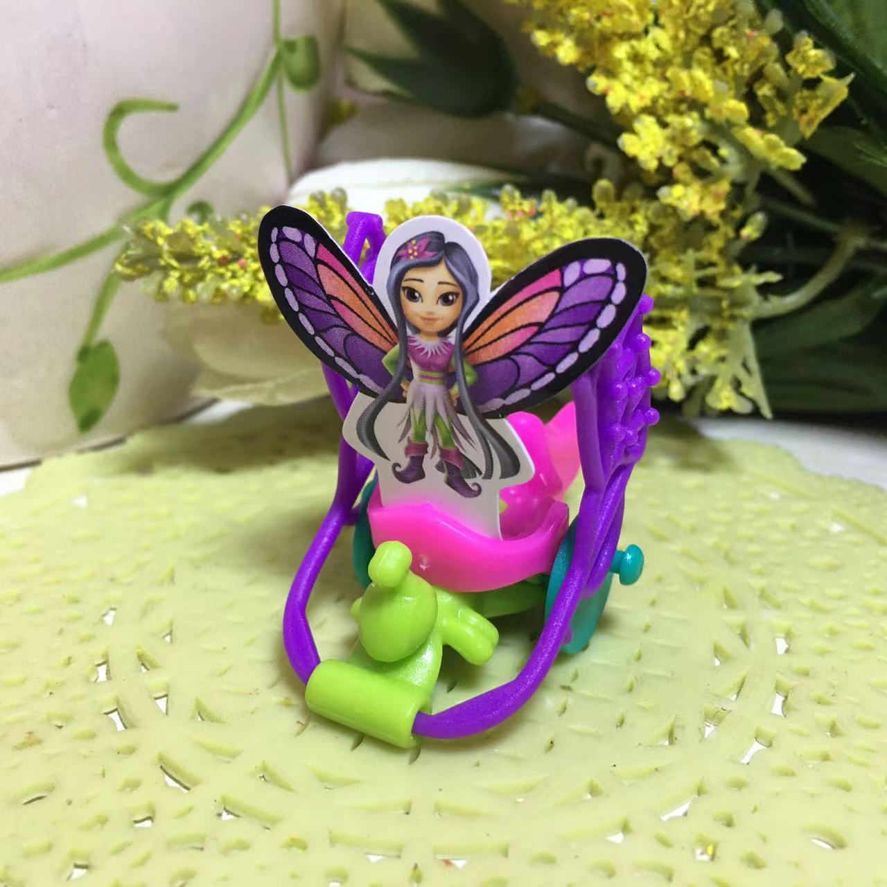 2023年健达奇趣蛋拆出的小玩具鲜花精灵乐园系列耳环蝴蝶水印相机