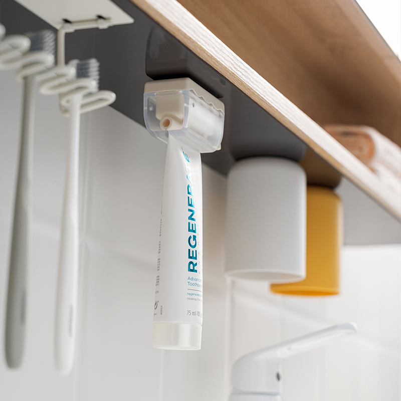 柜底磁吸挤牙膏器手动挤小样洗面奶夹子按压器牙膏牙刷置物架壁挂