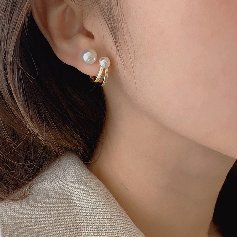 一款两戴珍珠耳钉女独特小众个性简约设计感法式复古气质高级耳饰