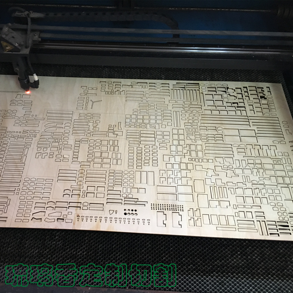 激光切割加工椴木层板 夹板 烧板 雕刻模型航模木板激光打印定制