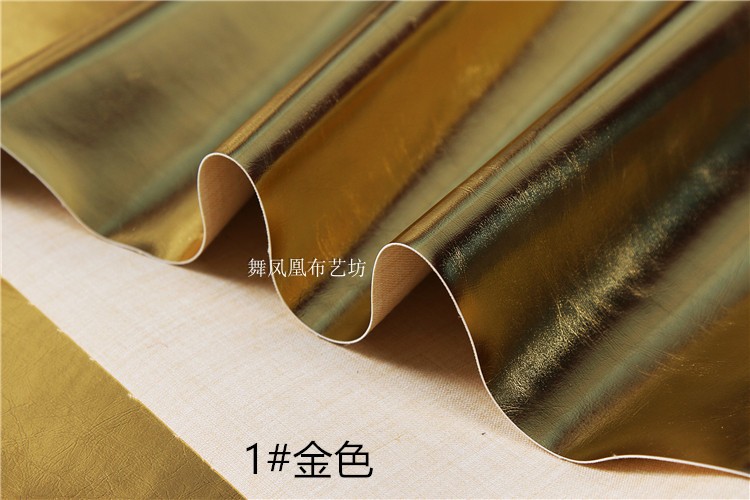 黄金色 金属贴膜PU合成革面料 软包装修皮料服装革化妆包皮布料